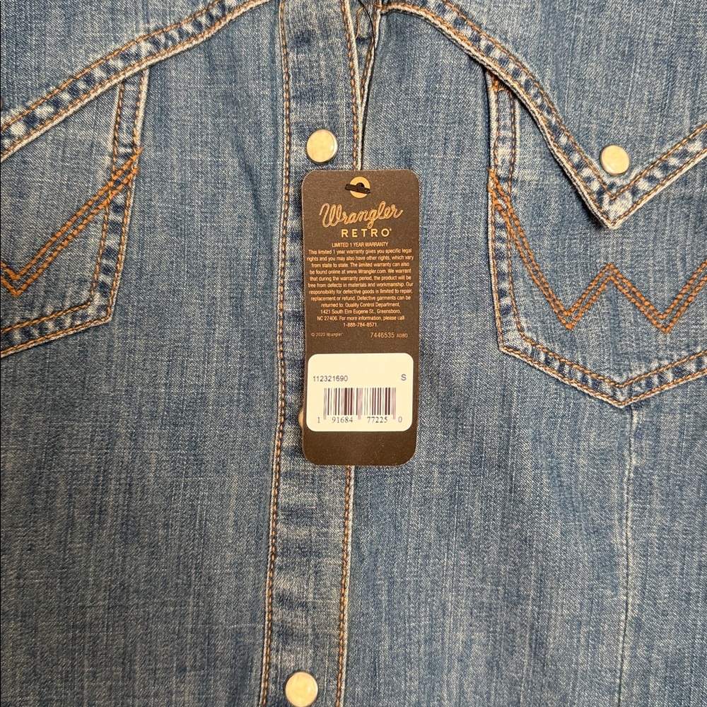 Wrangler Women's  Blue Denim Shirt size medium - Picture 7 of 9